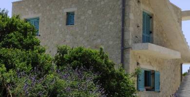 Second-Chance Τίτλος : Αγορά ακινήτου και ανέγερση μονοκατοικίας στη περιοχή του Τσούτσουρα Νότια του Ηρακλείου Κρήτης . Χώρα Ελλάδα .