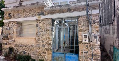 Second-Chance Πωλείται διώροφο πετρόχτιστο σπίτι επιφάνειας 34τμ. ,μαζί με ένα παλιό διώροφο κτίσμα στο χωριό Άγιος Βασίλειος νότια του Ν. Ηρακλείου – Κρήτη – Χώρα Ελλάδα – Τιμή πώλησης 80.000 ευρώ. Τιμή διαπραγματεύσιμη.